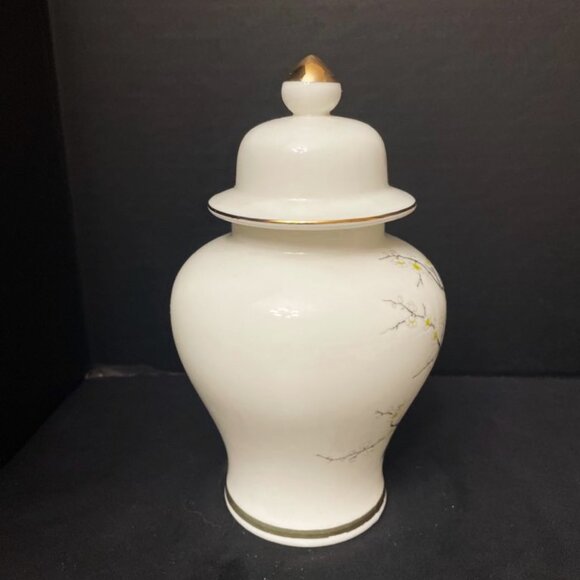 Vtg Jay Fine China Ginger Jar Parrots Birds Cherry Blossoms Japan 8" H - Picture 2 of 8